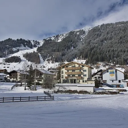 Garni Europa فندق 4*