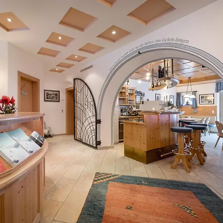 Garni Europa 4*